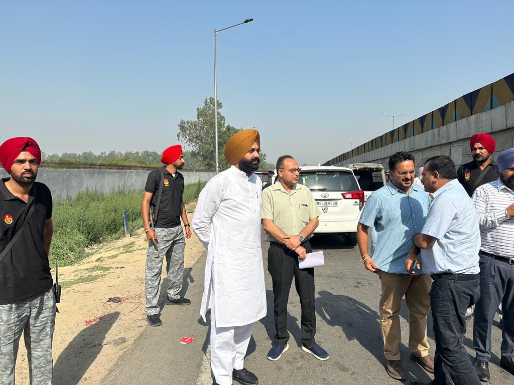 IMG-20230522-WA0022 ਕੈਬਿਨੇਟ ਮੰਤਰੀ ਲਾਲਜੀਤ ਭੁੱਲਰ ਨੇ ਜਲੰਧਰ ਦੇ ਆਰਟੀਏ ਆਫਿਸ ਅਤੇ ਕਈ ਚੌਂਕਾ 'ਚ ਕੀਤੀ ਬੱਸਾਂ ਦੀ ਚੈਕਿੰਗ