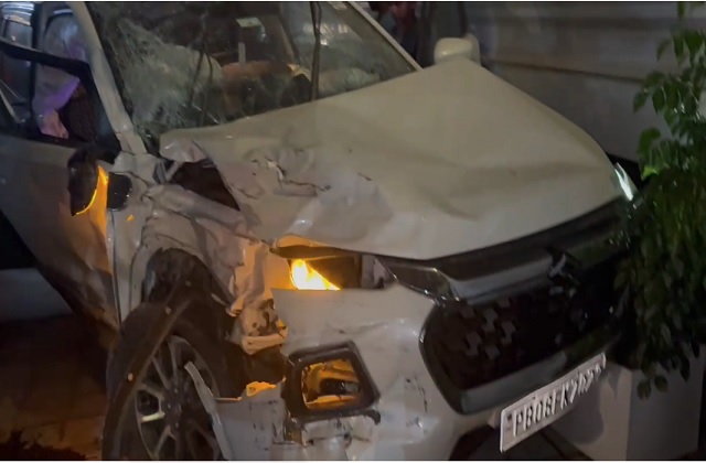 2025_9image_08_58_353384216roadaccident पंजाब के पूर्व सांसद केपी के इकलौते बेटे की मौत, जालंधर में बेकाबू कार ने फॉर्च्यूनर को टक्कर मारी