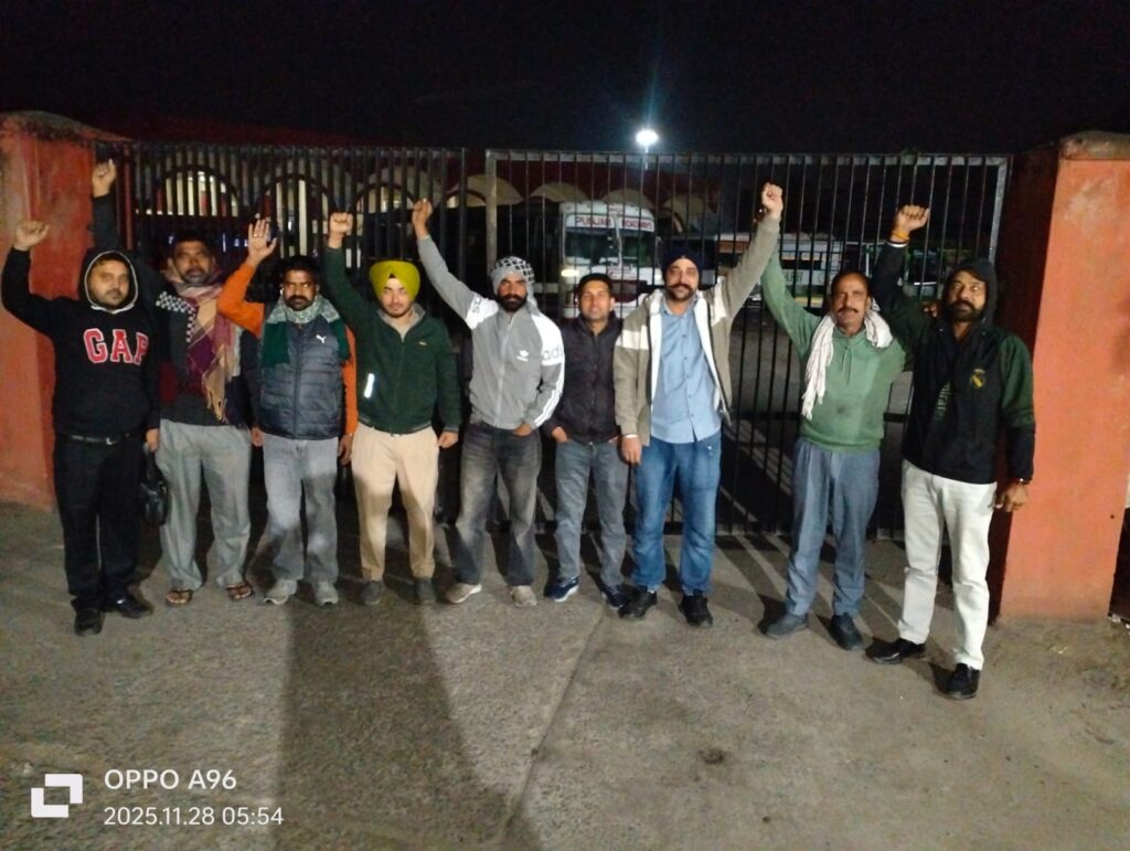 IMG-20251128-WA0004-1024x771 ਰੋਡਵੇਜ਼ ਯੂਨੀਅਨ ਉੱਪਰ ਸ਼ਿਕੰਜਾ : ਪੁਲਿਸ ਨੇ ਅੱਧੀ ਰਾਤ ਤੋਂ ਪੰਜਾਬ ਰੋਡਵੇਜ਼ ਕੰਟਰੈਕਟ ਵਰਕਰ ਮੁਲਾਜ਼ਮਾਂ ਨੂੰ ਫੜਨਾ ਸ਼ੁਰੂ ਕੀਤਾ