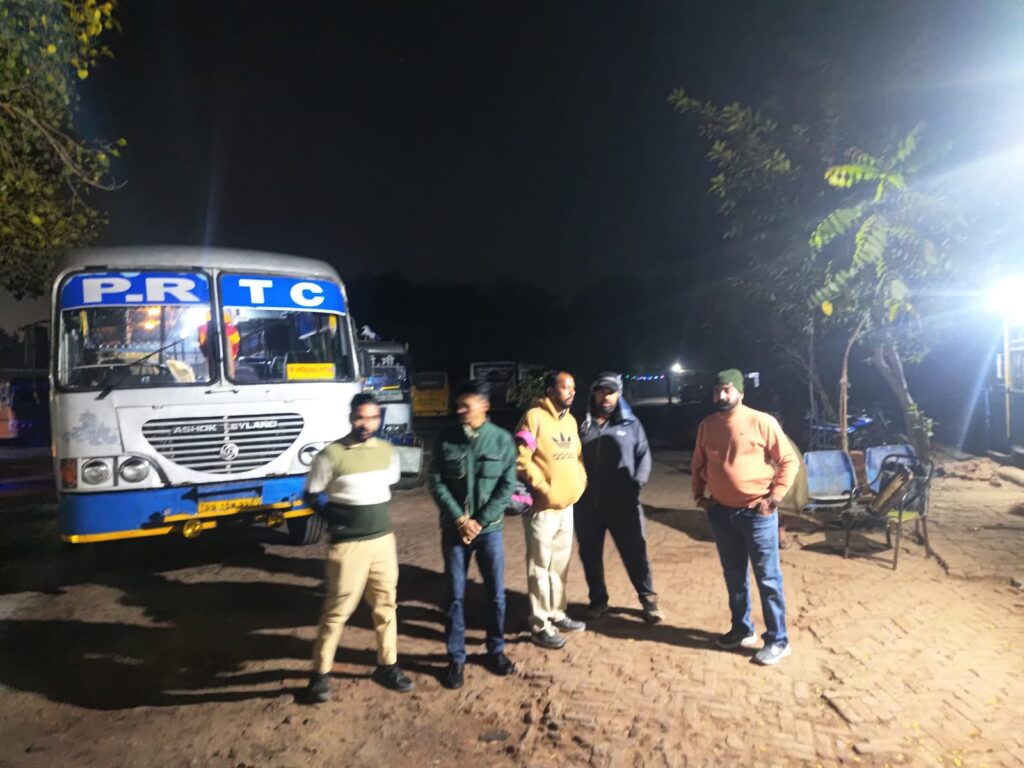 IMG-20251128-WA0006-1024x768 ਰੋਡਵੇਜ਼ ਯੂਨੀਅਨ ਉੱਪਰ ਸ਼ਿਕੰਜਾ : ਪੁਲਿਸ ਨੇ ਅੱਧੀ ਰਾਤ ਤੋਂ ਪੰਜਾਬ ਰੋਡਵੇਜ਼ ਕੰਟਰੈਕਟ ਵਰਕਰ ਮੁਲਾਜ਼ਮਾਂ ਨੂੰ ਫੜਨਾ ਸ਼ੁਰੂ ਕੀਤਾ