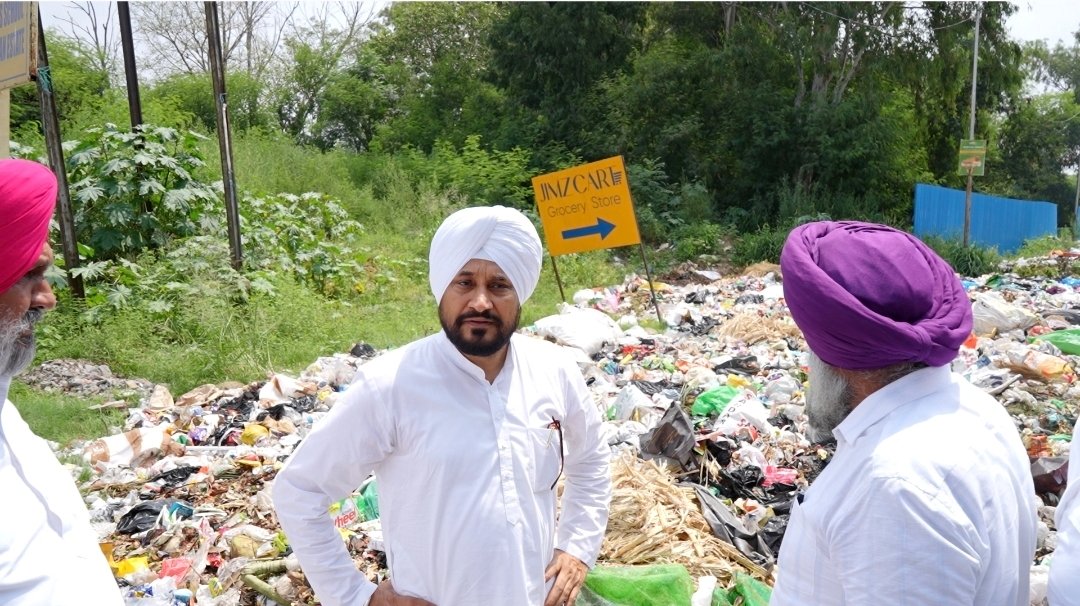 ਜਲੰਧਰ ਦੇ ਵੱਖ ਵੱਖ ਇਲਾਕਿਆਂ ਵਿੱਚ ਲੱਗੇ ਗੰਦਗੀ ਦੇ ਢੇਰਾਂ ਕਾਰਨ ਬਿਮਾਰੀਆਂ ਫੈਲਣ ਦਾ ਖ਼ਦਸ਼ਾ : ਚਰਨਜੀਤ ਸਿੰਘ ਚੰਨੀ
